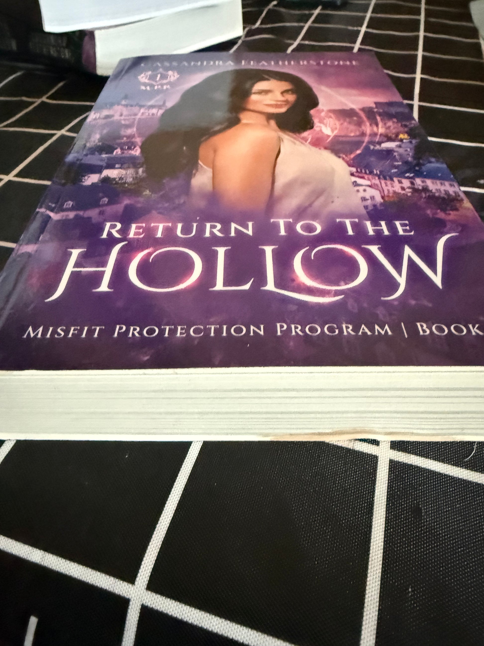 DAMAGED-Return to the Hollow (Original Cover): A Steamy, Paranormal, Humorous, Shifter, Small Town Romance This book is non-returnable as it is being sold as damaged. The damage is a spill on the bottom edge of the book. *** It is neither intelligent nor